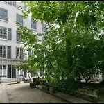 Sacr-Coeur View Skylight Haven