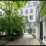 Sacr-Coeur View Skylight Haven