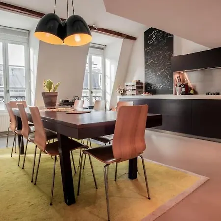 Sacr-coeur View Skylight Haven Apartment Paris